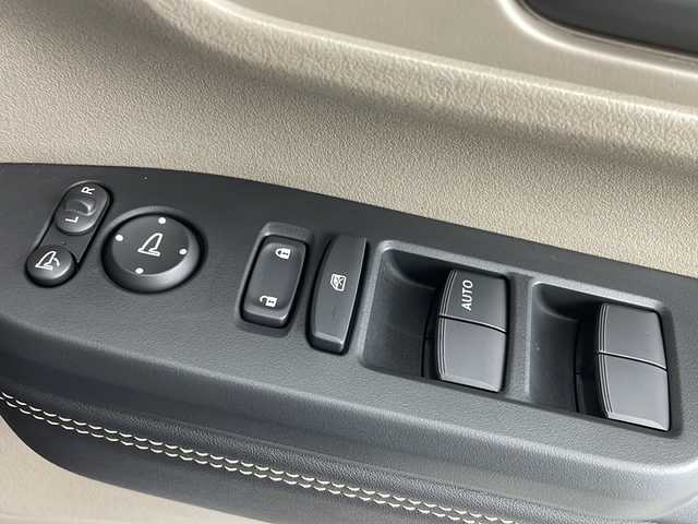 ホンダ Ｎ ＢＯＸ JOY ターボ 千葉県 2025(令7)年 0.1万km未満 ベージュⅡ 禁煙車/ホンダセンシング/・衝突軽減ブレーキ/・急アクセル抑制機能/・歩行者事故低減ステアリング/・路外逸脱抑制機能/・レーダークルーズコントロール/・後方誤発進抑制機能/・標識認識機能/・オートブレーキホールド/両側パワースライドドア/レーダークルーズコントロール/LEDオートライト/ハーフレザーシート/シートヒーター/純正14インチアルミホイール/オートエアコン/アイドリングストップ/USBポート/プッシュスタート/スマートキー