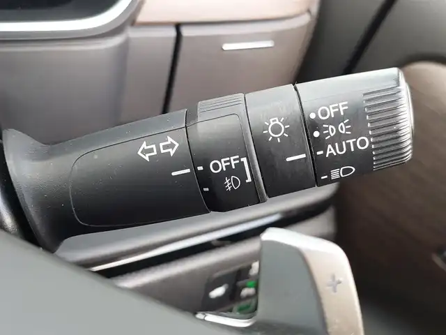 ホンダ オデッセイ アブソルート EX 東京都 2022(令4)年 2.5万km プレミアムスパークルブラックパール Honda SENSING/・衝突軽減ブレーキ/・誤発進抑制機能/・標識認識機能/・路外逸脱抑制機能/・車線維持支援システム/・先行車発進お知らせ機能/・アダプティブクルーズコントロール/・オートハイビーム/・ブラインドスポットインフォメーション/・マルチビューカメラシステム/・スマートパーキングアシストシステム/プッシュスタート/アイドリングストップ/パドルシフト/純正ナビ/フルセグTV/ビルトインETC2.0/ドライブレコーダー/GPSレーダー/両側パワースライドドア/パワーテールゲート/レザー調シートカバー/シートヒーター/オットマン/LEDヘッドライト/ドアバイザー/18インチ純正アルミホイール