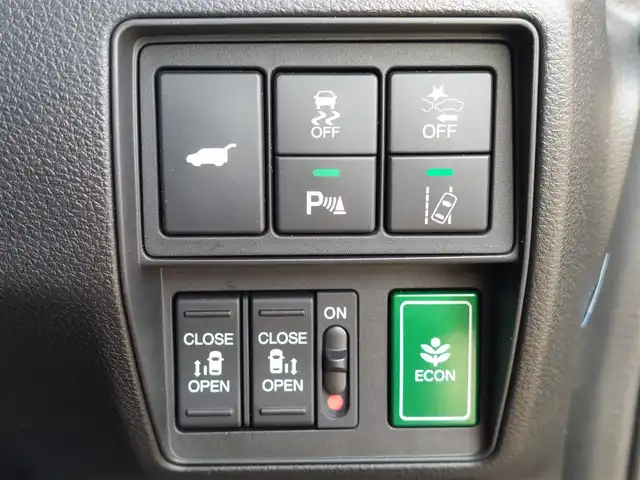 ホンダ オデッセイ アブソルート EX 東京都 2022(令4)年 2.5万km プレミアムスパークルブラックパール Honda SENSING/・衝突軽減ブレーキ/・誤発進抑制機能/・標識認識機能/・路外逸脱抑制機能/・車線維持支援システム/・先行車発進お知らせ機能/・アダプティブクルーズコントロール/・オートハイビーム/・ブラインドスポットインフォメーション/・マルチビューカメラシステム/・スマートパーキングアシストシステム/プッシュスタート/アイドリングストップ/パドルシフト/純正ナビ/フルセグTV/ビルトインETC2.0/ドライブレコーダー/GPSレーダー/両側パワースライドドア/パワーテールゲート/レザー調シートカバー/シートヒーター/オットマン/LEDヘッドライト/ドアバイザー/18インチ純正アルミホイール
