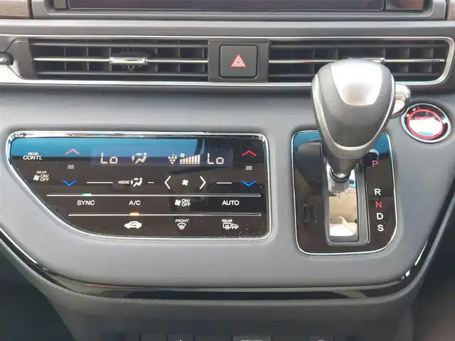 ホンダ オデッセイ アブソルート EX 東京都 2022(令4)年 2.5万km プレミアムスパークルブラックパール Honda SENSING/・衝突軽減ブレーキ/・誤発進抑制機能/・標識認識機能/・路外逸脱抑制機能/・車線維持支援システム/・先行車発進お知らせ機能/・アダプティブクルーズコントロール/・オートハイビーム/・ブラインドスポットインフォメーション/・マルチビューカメラシステム/・スマートパーキングアシストシステム/プッシュスタート/アイドリングストップ/パドルシフト/純正ナビ/フルセグTV/ビルトインETC2.0/ドライブレコーダー/GPSレーダー/両側パワースライドドア/パワーテールゲート/レザー調シートカバー/シートヒーター/オットマン/LEDヘッドライト/ドアバイザー/18インチ純正アルミホイール