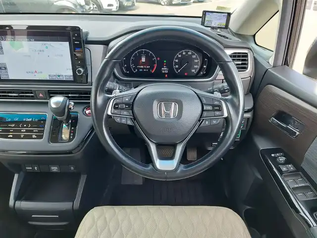 ホンダ オデッセイ アブソルート EX 東京都 2022(令4)年 2.5万km プレミアムスパークルブラックパール Honda SENSING/・衝突軽減ブレーキ/・誤発進抑制機能/・標識認識機能/・路外逸脱抑制機能/・車線維持支援システム/・先行車発進お知らせ機能/・アダプティブクルーズコントロール/・オートハイビーム/・ブラインドスポットインフォメーション/・マルチビューカメラシステム/・スマートパーキングアシストシステム/プッシュスタート/アイドリングストップ/パドルシフト/純正ナビ/フルセグTV/ビルトインETC2.0/ドライブレコーダー/GPSレーダー/両側パワースライドドア/パワーテールゲート/レザー調シートカバー/シートヒーター/オットマン/LEDヘッドライト/ドアバイザー/18インチ純正アルミホイール