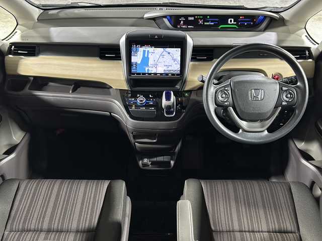 ホンダ フリード ハイブリット G ホンダセンシング 沖縄県 2019(平31)年 5.9万km ホワイトオーキッドパール 県外仕入れ/禁煙車/両側パワースライドドア/純正9インチナビ/（フルセグTV/CD/DVD/BT/FM/AM）/バックカメラ/社外フロントカメラ/ステアリングリモコン/ホンダセンシング/オートライト/前後ドライブレコーダー/コーナーセンサー/電動格納ウィンカーミラー/純正フロアマット/ドアバイザー