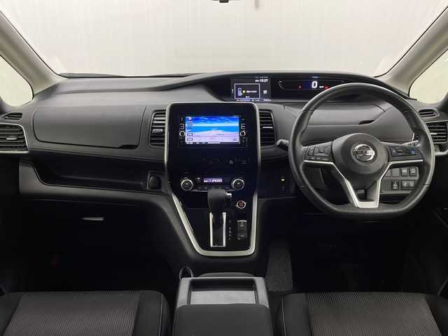 日産 セレナ ハイウェイスター G 長崎県 2017(平29)年 7.1万km ブリリアントホワイトパール 純正メモリナビ/（フルセグ/CD/DVD/Bluetooth）/アラウンドビューモニター/アルパイン製フリップダウンモニター/レーダークルーズコントロール/衝突軽減ブレーキ/プロパイロット/プロパイロットパーキング/クリアランスソナー/両側パワースライドドア/ハンズフリースライドドア/デジタルインナーミラー/ドライブレコーダー前後/ETC/LEDヘッドライト/純正16インチアルミホイール/ドアバイザー/オートライト