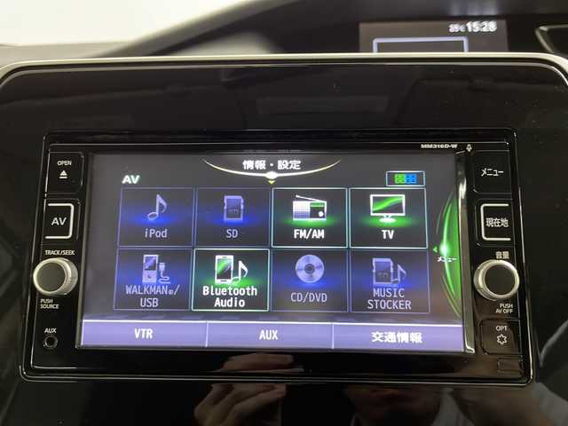 日産 セレナ ハイウェイスター G 長崎県 2017(平29)年 7.1万km ブリリアントホワイトパール 純正メモリナビ/（フルセグ/CD/DVD/Bluetooth）/アラウンドビューモニター/アルパイン製フリップダウンモニター/レーダークルーズコントロール/衝突軽減ブレーキ/プロパイロット/プロパイロットパーキング/クリアランスソナー/両側パワースライドドア/ハンズフリースライドドア/デジタルインナーミラー/ドライブレコーダー前後/ETC/LEDヘッドライト/純正16インチアルミホイール/ドアバイザー/オートライト