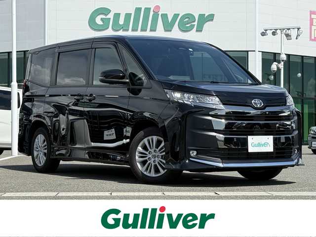 トヨタ ノア S－G 佐賀県 2023(令5)年 0.5万km 黒 ワンオーナー/純正10.5型ディスプレイオーディオ/・AM/FM/CD/DVD/フルセグ/BT/HDMI//・Appple Car Play/Android Auto//・バックカメラ/純正フリップダウン14インチ有機ELディスプレイ/両側パワースライドドア/前後ドライブレコーダー/USB入力端子/純正16インチアルミホイール/アダプティブLEDヘッドライト/スマートキー/フロアマット/ドアバイザー/新車保証書/取扱説明書/スペアキー1本/Toyota Safety Sense/・プリクラッシュセーフティ/・レーダークルーズコントロール（全車速追従機能付）/・レーンディパーチャーアラート/・レーントレーシングアシスト（車線維持支援）/・ドライバー異常時対応システム/・ロードサインアシスト（道路標識認識機能）/・プロアクティブドライビングアシスト/・パーキングサポートブレーキ/・後方車両接近警報/・VSC（車両安定制御システム）/・TRC（トラクションコントロール）