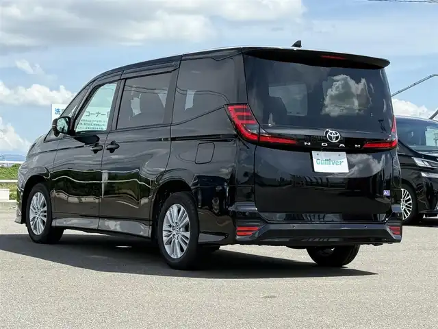 トヨタ ノア S－G 佐賀県 2023(令5)年 0.5万km 黒 ワンオーナー/純正10.5型ディスプレイオーディオ/・AM/FM/CD/DVD/フルセグ/BT/HDMI//・Appple Car Play/Android Auto//・バックカメラ/純正フリップダウン14インチ有機ELディスプレイ/両側パワースライドドア/前後ドライブレコーダー/USB入力端子/純正16インチアルミホイール/アダプティブLEDヘッドライト/スマートキー/フロアマット/ドアバイザー/新車保証書/取扱説明書/スペアキー1本/Toyota Safety Sense/・プリクラッシュセーフティ/・レーダークルーズコントロール（全車速追従機能付）/・レーンディパーチャーアラート/・レーントレーシングアシスト（車線維持支援）/・ドライバー異常時対応システム/・ロードサインアシスト（道路標識認識機能）/・プロアクティブドライビングアシスト/・パーキングサポートブレーキ/・後方車両接近警報/・VSC（車両安定制御システム）/・TRC（トラクションコントロール）