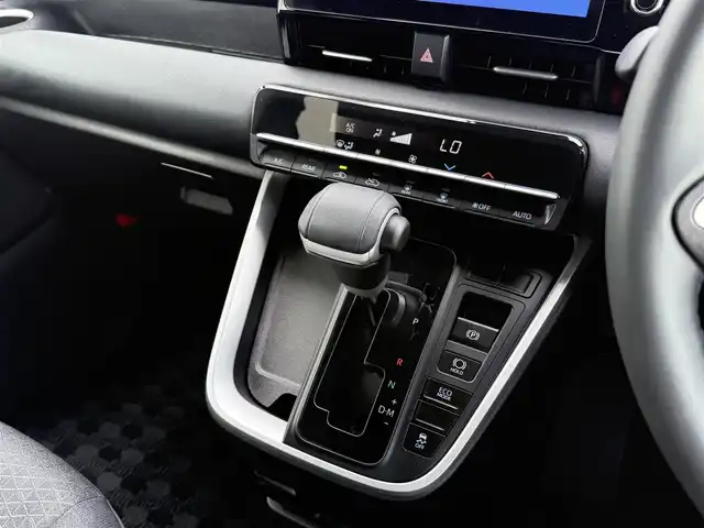 トヨタ ノア S－G 佐賀県 2023(令5)年 0.5万km 黒 ワンオーナー/純正10.5型ディスプレイオーディオ/・AM/FM/CD/DVD/フルセグ/BT/HDMI//・Appple Car Play/Android Auto//・バックカメラ/純正フリップダウン14インチ有機ELディスプレイ/両側パワースライドドア/前後ドライブレコーダー/USB入力端子/純正16インチアルミホイール/アダプティブLEDヘッドライト/スマートキー/フロアマット/ドアバイザー/新車保証書/取扱説明書/スペアキー1本/Toyota Safety Sense/・プリクラッシュセーフティ/・レーダークルーズコントロール（全車速追従機能付）/・レーンディパーチャーアラート/・レーントレーシングアシスト（車線維持支援）/・ドライバー異常時対応システム/・ロードサインアシスト（道路標識認識機能）/・プロアクティブドライビングアシスト/・パーキングサポートブレーキ/・後方車両接近警報/・VSC（車両安定制御システム）/・TRC（トラクションコントロール）