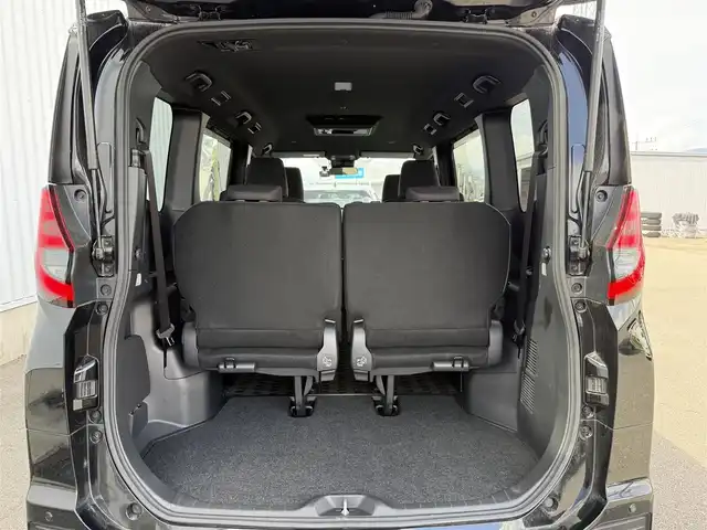 トヨタ ノア S－G 佐賀県 2023(令5)年 0.5万km 黒 ワンオーナー/純正10.5型ディスプレイオーディオ/・AM/FM/CD/DVD/フルセグ/BT/HDMI//・Appple Car Play/Android Auto//・バックカメラ/純正フリップダウン14インチ有機ELディスプレイ/両側パワースライドドア/前後ドライブレコーダー/USB入力端子/純正16インチアルミホイール/アダプティブLEDヘッドライト/スマートキー/フロアマット/ドアバイザー/新車保証書/取扱説明書/スペアキー1本/Toyota Safety Sense/・プリクラッシュセーフティ/・レーダークルーズコントロール（全車速追従機能付）/・レーンディパーチャーアラート/・レーントレーシングアシスト（車線維持支援）/・ドライバー異常時対応システム/・ロードサインアシスト（道路標識認識機能）/・プロアクティブドライビングアシスト/・パーキングサポートブレーキ/・後方車両接近警報/・VSC（車両安定制御システム）/・TRC（トラクションコントロール）