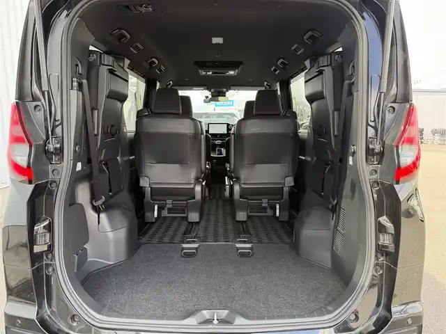 トヨタ ノア S－G 佐賀県 2023(令5)年 0.5万km 黒 ワンオーナー/純正10.5型ディスプレイオーディオ/・AM/FM/CD/DVD/フルセグ/BT/HDMI//・Appple Car Play/Android Auto//・バックカメラ/純正フリップダウン14インチ有機ELディスプレイ/両側パワースライドドア/前後ドライブレコーダー/USB入力端子/純正16インチアルミホイール/アダプティブLEDヘッドライト/スマートキー/フロアマット/ドアバイザー/新車保証書/取扱説明書/スペアキー1本/Toyota Safety Sense/・プリクラッシュセーフティ/・レーダークルーズコントロール（全車速追従機能付）/・レーンディパーチャーアラート/・レーントレーシングアシスト（車線維持支援）/・ドライバー異常時対応システム/・ロードサインアシスト（道路標識認識機能）/・プロアクティブドライビングアシスト/・パーキングサポートブレーキ/・後方車両接近警報/・VSC（車両安定制御システム）/・TRC（トラクションコントロール）