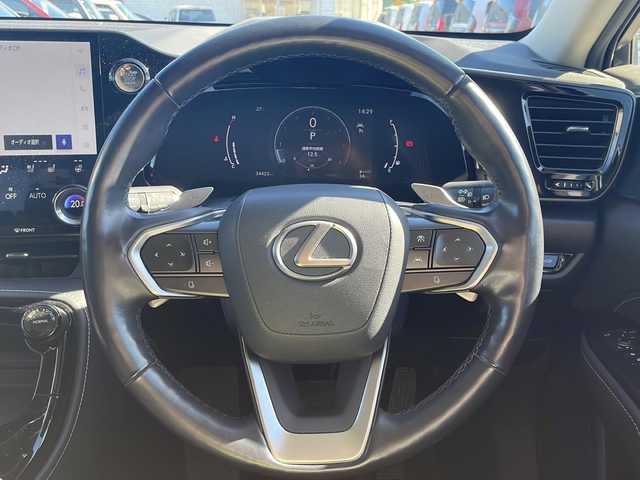 レクサス ＮＸ 250 バージョンL 山口県 2022(令4)年 3.5万km ソニッククォーツ 純正14型ディスプレイオーディオ（フルセグTV、AM/FM、Bluetooth）/全方位カメラ/オートクルーズコントロール/LEDオートライト/本革シート/シートメモリー/前席パワーシート＆ベンチレーション/全席シートヒーター/ステアリングヒーター/ヘッドアップディスプレイ/純正20インチアルミホイール/ETC2/0/レクサスセーフティーシステム/・プリクラッシュセーフティ/・緊急時操舵支援/・アダプティブハイビーム/・前後コーナーセンサー/・アイドリングストップ/・ブラインドスポットモニター/・横滑り防止装置/・レーンキープアシスト
