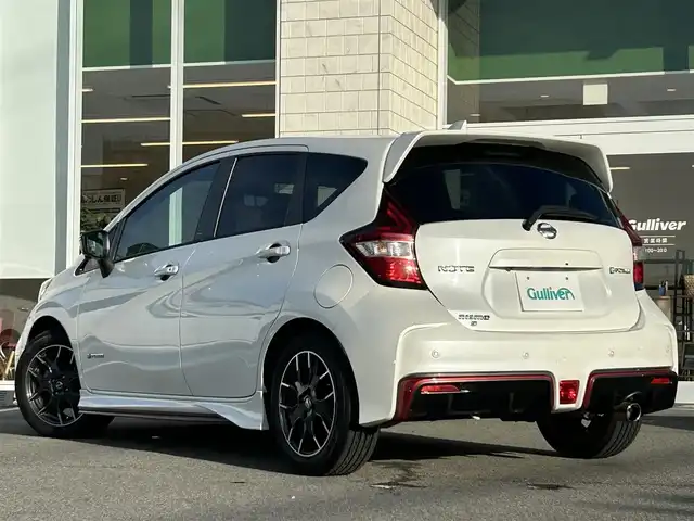 日産 ノート e－パワーニスモ S 兵庫県 2018(平30)年 6.2万km ブリリアントホワイトパール 純正SDナビ/フルセグテレビ/BTオーディオ/全方位カメラ/ETC/インテリジェントルームミラー/nismo専用シート/nismoフロアマット/純正16インチAW/LEDヘッドライト/フォグランプ/スマートキープッシュスタート