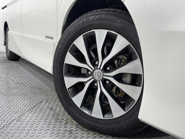 日産 セレナ ハイウェイスターVセレクションⅡ 広島県 2019(令1)年 5.1万km ブリリアントホワイトパール 純正９型ナビ/バックカメラ/後席フリップダウンモニター/両側パワースライドドア/クルーズコントロール/前方ドラレコ/ＥＴＣ/オートマチックハイビーム/コーナーセンサー/衝突軽減/レーンキープアシスト/LEDヘッドライト/フォグランプ/踏み間違い防止/純正16インチアルミホイール(195/60/R16)/エアバッグ(運転席/助手席)