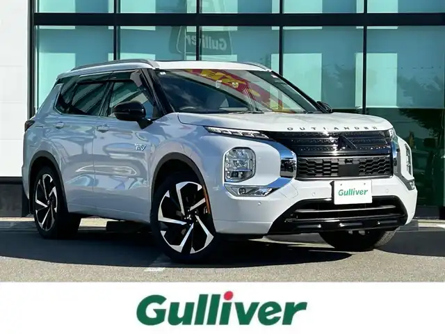 三菱 アウトランダー ＰＨＥＶ P 和歌山県 2022(令4)年 2.8万km ホワイトダイヤモンド 純正ナビ/フルセグTV/(AM/FM/USB/Bluetooth)/全方位カメラ/BOSEプレミアムサウンド/デジタルインナーミラー/100V電源/4WD/衝突軽減ブレーキ/横滑り防止機能/コーナーセンサー/レーダークルコン/レーンキープアシスト/ヘッドアップディスプレイ/電動パーキング/オートライト/置くだけ充電/シートヒーター/パワーシート/ポジションメモリー/LEDヘッドライト/オートライト