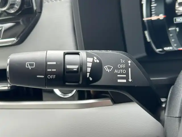 三菱 アウトランダー ＰＨＥＶ P 和歌山県 2022(令4)年 2.8万km ホワイトダイヤモンド 純正ナビ/フルセグTV/(AM/FM/USB/Bluetooth)/全方位カメラ/BOSEプレミアムサウンド/デジタルインナーミラー/100V電源/4WD/衝突軽減ブレーキ/横滑り防止機能/コーナーセンサー/レーダークルコン/レーンキープアシスト/ヘッドアップディスプレイ/電動パーキング/オートライト/置くだけ充電/シートヒーター/パワーシート/ポジションメモリー/LEDヘッドライト/オートライト