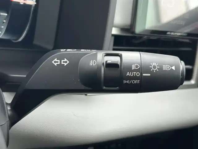 三菱 アウトランダー ＰＨＥＶ P 和歌山県 2022(令4)年 2.8万km ホワイトダイヤモンド 純正ナビ/フルセグTV/(AM/FM/USB/Bluetooth)/全方位カメラ/BOSEプレミアムサウンド/デジタルインナーミラー/100V電源/4WD/衝突軽減ブレーキ/横滑り防止機能/コーナーセンサー/レーダークルコン/レーンキープアシスト/ヘッドアップディスプレイ/電動パーキング/オートライト/置くだけ充電/シートヒーター/パワーシート/ポジションメモリー/LEDヘッドライト/オートライト