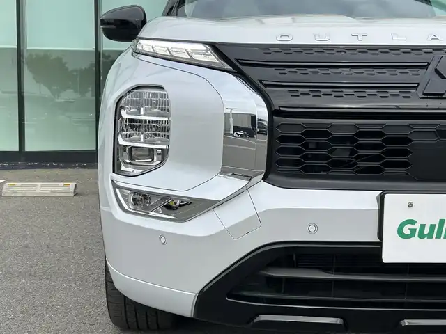 三菱 アウトランダー ＰＨＥＶ P 和歌山県 2022(令4)年 2.8万km ホワイトダイヤモンド 純正ナビ/フルセグTV/(AM/FM/USB/Bluetooth)/全方位カメラ/BOSEプレミアムサウンド/デジタルインナーミラー/100V電源/4WD/衝突軽減ブレーキ/横滑り防止機能/コーナーセンサー/レーダークルコン/レーンキープアシスト/ヘッドアップディスプレイ/電動パーキング/オートライト/置くだけ充電/シートヒーター/パワーシート/ポジションメモリー/LEDヘッドライト/オートライト