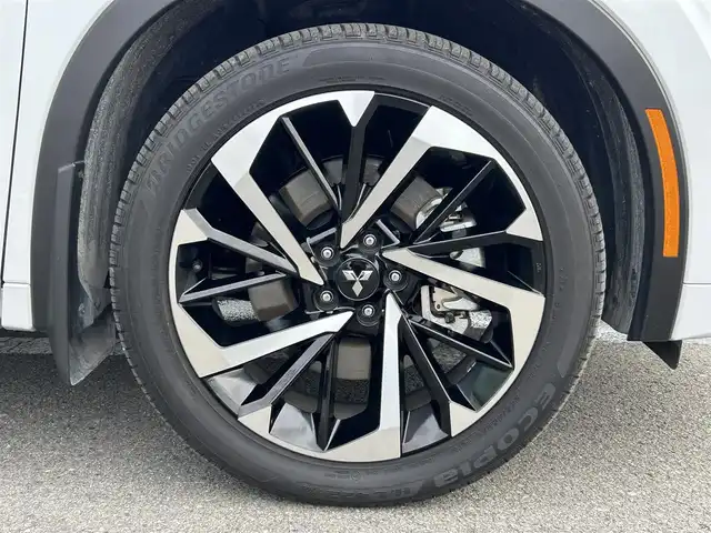 三菱 アウトランダー ＰＨＥＶ P 和歌山県 2022(令4)年 2.8万km ホワイトダイヤモンド 純正ナビ/フルセグTV/(AM/FM/USB/Bluetooth)/全方位カメラ/BOSEプレミアムサウンド/デジタルインナーミラー/100V電源/4WD/衝突軽減ブレーキ/横滑り防止機能/コーナーセンサー/レーダークルコン/レーンキープアシスト/ヘッドアップディスプレイ/電動パーキング/オートライト/置くだけ充電/シートヒーター/パワーシート/ポジションメモリー/LEDヘッドライト/オートライト