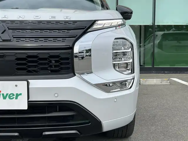 三菱 アウトランダー ＰＨＥＶ P 和歌山県 2022(令4)年 2.8万km ホワイトダイヤモンド 純正ナビ/フルセグTV/(AM/FM/USB/Bluetooth)/全方位カメラ/BOSEプレミアムサウンド/デジタルインナーミラー/100V電源/4WD/衝突軽減ブレーキ/横滑り防止機能/コーナーセンサー/レーダークルコン/レーンキープアシスト/ヘッドアップディスプレイ/電動パーキング/オートライト/置くだけ充電/シートヒーター/パワーシート/ポジションメモリー/LEDヘッドライト/オートライト