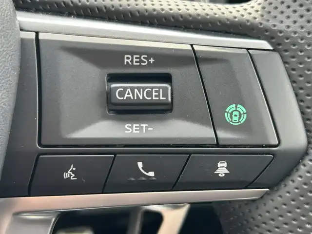 三菱 アウトランダー ＰＨＥＶ P 和歌山県 2022(令4)年 2.8万km ホワイトダイヤモンド 純正ナビ/フルセグTV/(AM/FM/USB/Bluetooth)/全方位カメラ/BOSEプレミアムサウンド/デジタルインナーミラー/100V電源/4WD/衝突軽減ブレーキ/横滑り防止機能/コーナーセンサー/レーダークルコン/レーンキープアシスト/ヘッドアップディスプレイ/電動パーキング/オートライト/置くだけ充電/シートヒーター/パワーシート/ポジションメモリー/LEDヘッドライト/オートライト