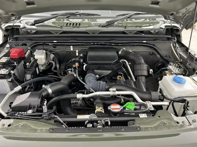 スズキ ジムニー XC 千葉県 2022(令4)年 2万km ジャングルグリーン 禁煙車/５MT/４WD/・ダウンヒルアシストコントロール/スズキレーダーブレーキサポート/・クルーズコントロール/純正8インチメモリナビ/・型番：CN-RZ875/・CD/DVD/USB/Bluetooth/フルセグTV/・バックカメラ/・ビルトインETC/革巻きステアリング/・ステアリングスイッチ/DNシートヒーター/純正フロアマット/純正16インチAW/オートライト/・ヘッドライトウォッシャー/・LEDヘッドライト/・フォグランプ/電動格納ウインカーミラーオットマン