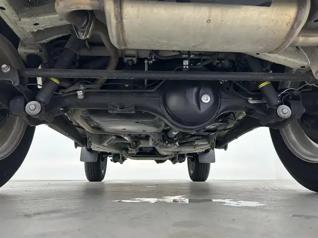 スズキ ジムニー XC 千葉県 2022(令4)年 2万km ジャングルグリーン 禁煙車/５MT/４WD/・ダウンヒルアシストコントロール/スズキレーダーブレーキサポート/・クルーズコントロール/純正8インチメモリナビ/・型番：CN-RZ875/・CD/DVD/USB/Bluetooth/フルセグTV/・バックカメラ/・ビルトインETC/革巻きステアリング/・ステアリングスイッチ/DNシートヒーター/純正フロアマット/純正16インチAW/オートライト/・ヘッドライトウォッシャー/・LEDヘッドライト/・フォグランプ/電動格納ウインカーミラーオットマン