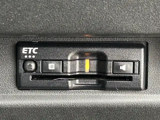 スズキ ジムニー XC 千葉県 2022(令4)年 2万km ジャングルグリーン 禁煙車/５MT/４WD/・ダウンヒルアシストコントロール/スズキレーダーブレーキサポート/・クルーズコントロール/純正8インチメモリナビ/・型番：CN-RZ875/・CD/DVD/USB/Bluetooth/フルセグTV/・バックカメラ/・ビルトインETC/革巻きステアリング/・ステアリングスイッチ/DNシートヒーター/純正フロアマット/純正16インチAW/オートライト/・ヘッドライトウォッシャー/・LEDヘッドライト/・フォグランプ/電動格納ウインカーミラーオットマン