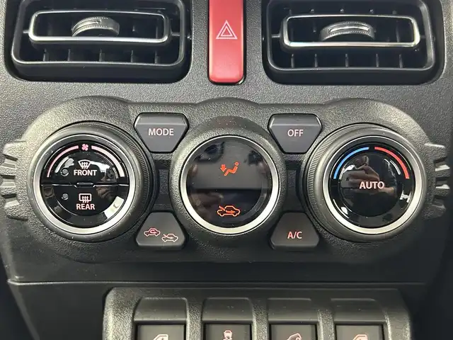 スズキ ジムニー XC 千葉県 2022(令4)年 2万km ジャングルグリーン 禁煙車/５MT/４WD/・ダウンヒルアシストコントロール/スズキレーダーブレーキサポート/・クルーズコントロール/純正8インチメモリナビ/・型番：CN-RZ875/・CD/DVD/USB/Bluetooth/フルセグTV/・バックカメラ/・ビルトインETC/革巻きステアリング/・ステアリングスイッチ/DNシートヒーター/純正フロアマット/純正16インチAW/オートライト/・ヘッドライトウォッシャー/・LEDヘッドライト/・フォグランプ/電動格納ウインカーミラーオットマン