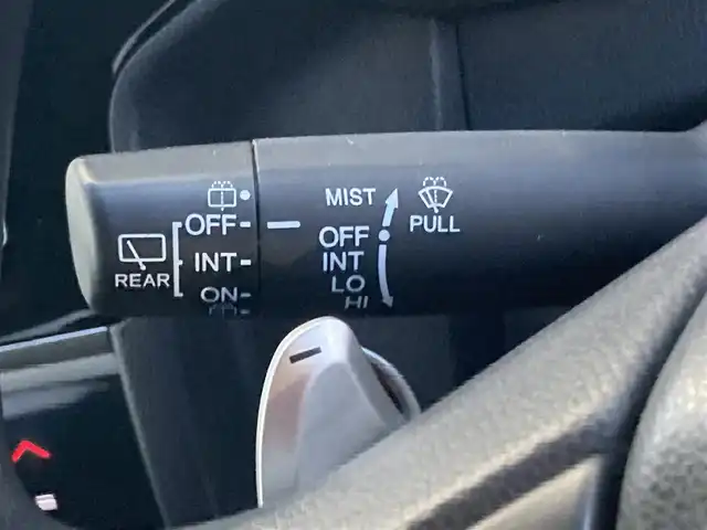 ホンダ フィット 13G Sパッケージ 香川県 2014(平26)年 9.8万km クリスタルブラックパール ディーラーナビ/→CD.DVD/Bluetooth/フルセグTV/バックカメラ/ルーフスポイラー/LEDオートヘッドライト/純正15インチアルミホイール/ETC/パドルシフト/電格ウィンカーミラー/アイドリングストップ/横滑り防止装置/ドアバイザー/純正フロアマット/ステアリングリモコン/ルーフスポイラー/スマートキー/スペアキー/プッシュスタート