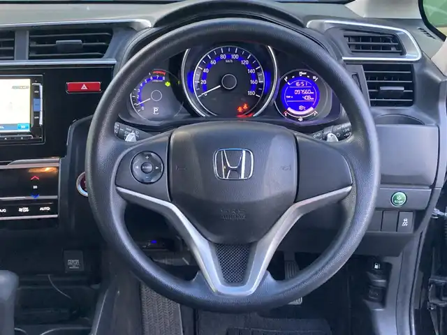 ホンダ フィット 13G Sパッケージ 香川県 2014(平26)年 9.8万km クリスタルブラックパール ディーラーナビ/→CD.DVD/Bluetooth/フルセグTV/バックカメラ/ルーフスポイラー/LEDオートヘッドライト/純正15インチアルミホイール/ETC/パドルシフト/電格ウィンカーミラー/アイドリングストップ/横滑り防止装置/ドアバイザー/純正フロアマット/ステアリングリモコン/ルーフスポイラー/スマートキー/スペアキー/プッシュスタート