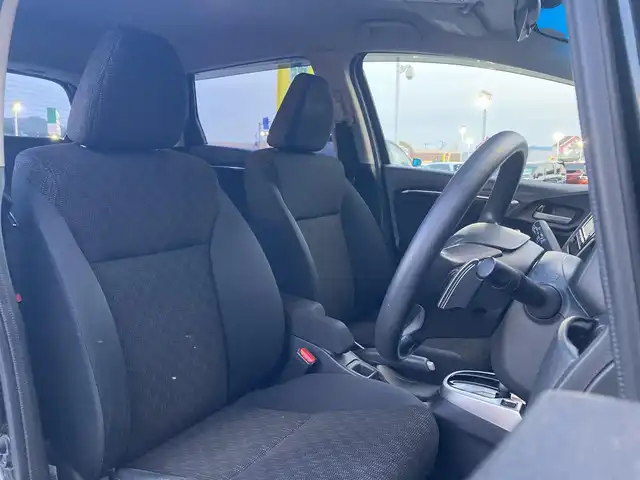 ホンダ フィット 13G Sパッケージ 香川県 2014(平26)年 9.8万km クリスタルブラックパール ディーラーナビ/→CD.DVD/Bluetooth/フルセグTV/バックカメラ/ルーフスポイラー/LEDオートヘッドライト/純正15インチアルミホイール/ETC/パドルシフト/電格ウィンカーミラー/アイドリングストップ/横滑り防止装置/ドアバイザー/純正フロアマット/ステアリングリモコン/ルーフスポイラー/スマートキー/スペアキー/プッシュスタート