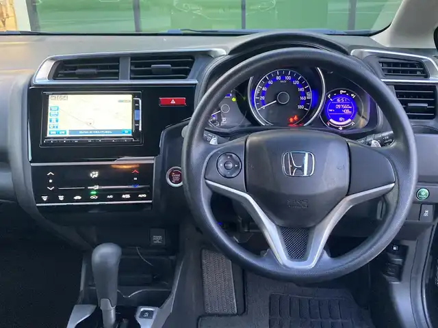 ホンダ フィット 13G Sパッケージ 香川県 2014(平26)年 9.8万km クリスタルブラックパール ディーラーナビ/→CD.DVD/Bluetooth/フルセグTV/バックカメラ/ルーフスポイラー/LEDオートヘッドライト/純正15インチアルミホイール/ETC/パドルシフト/電格ウィンカーミラー/アイドリングストップ/横滑り防止装置/ドアバイザー/純正フロアマット/ステアリングリモコン/ルーフスポイラー/スマートキー/スペアキー/プッシュスタート