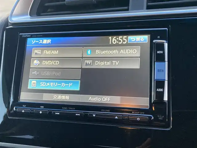 ホンダ フィット 13G Sパッケージ 香川県 2014(平26)年 9.8万km クリスタルブラックパール ディーラーナビ/→CD.DVD/Bluetooth/フルセグTV/バックカメラ/ルーフスポイラー/LEDオートヘッドライト/純正15インチアルミホイール/ETC/パドルシフト/電格ウィンカーミラー/アイドリングストップ/横滑り防止装置/ドアバイザー/純正フロアマット/ステアリングリモコン/ルーフスポイラー/スマートキー/スペアキー/プッシュスタート