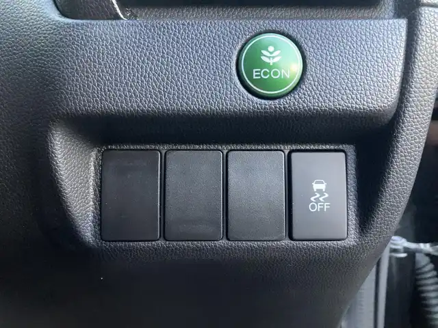 ホンダ フィット 13G Sパッケージ 香川県 2014(平26)年 9.8万km クリスタルブラックパール ディーラーナビ/→CD.DVD/Bluetooth/フルセグTV/バックカメラ/ルーフスポイラー/LEDオートヘッドライト/純正15インチアルミホイール/ETC/パドルシフト/電格ウィンカーミラー/アイドリングストップ/横滑り防止装置/ドアバイザー/純正フロアマット/ステアリングリモコン/ルーフスポイラー/スマートキー/スペアキー/プッシュスタート