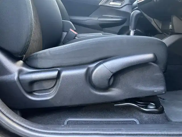 ホンダ フィット 13G Sパッケージ 香川県 2014(平26)年 9.8万km クリスタルブラックパール ディーラーナビ/→CD.DVD/Bluetooth/フルセグTV/バックカメラ/ルーフスポイラー/LEDオートヘッドライト/純正15インチアルミホイール/ETC/パドルシフト/電格ウィンカーミラー/アイドリングストップ/横滑り防止装置/ドアバイザー/純正フロアマット/ステアリングリモコン/ルーフスポイラー/スマートキー/スペアキー/プッシュスタート