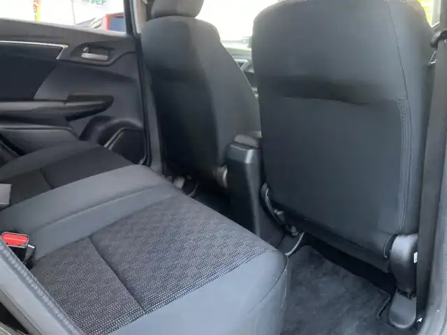 ホンダ フィット 13G Sパッケージ 香川県 2014(平26)年 9.8万km クリスタルブラックパール ディーラーナビ/→CD.DVD/Bluetooth/フルセグTV/バックカメラ/ルーフスポイラー/LEDオートヘッドライト/純正15インチアルミホイール/ETC/パドルシフト/電格ウィンカーミラー/アイドリングストップ/横滑り防止装置/ドアバイザー/純正フロアマット/ステアリングリモコン/ルーフスポイラー/スマートキー/スペアキー/プッシュスタート