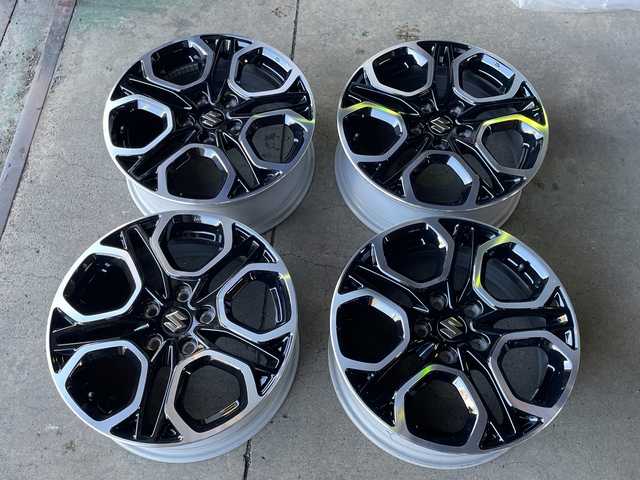 スズキ スイフト スポーツ 神奈川県 2023(令5)年 0.7万km スーパーブラックパール ワンオーナー/社外ナビ/プッシュスタート/スペアキー一本/ビルトインETC/クルーズコントロール/横滑り防止装置/デジタルルームミラー型ドライブレコーダー/前後ドライブレコーダー/運転席シートヒーター/電動格納ミラー/USB端子/LEDライト　フォグライト/社外モニター/Bluetooth接続/本革巻きステアリング