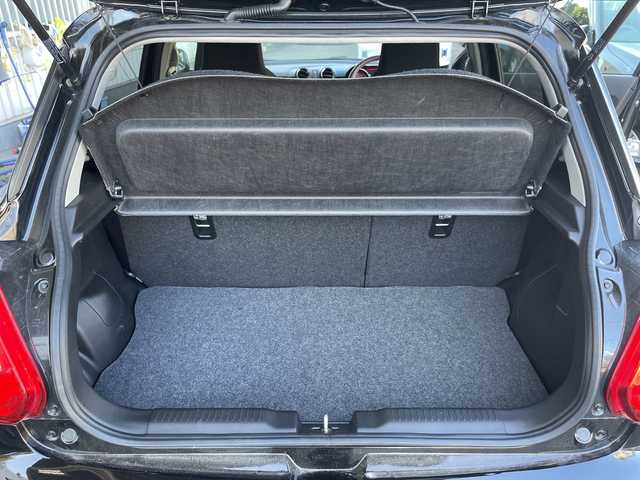 スズキ スイフト スポーツ 神奈川県 2023(令5)年 0.7万km スーパーブラックパール ワンオーナー/社外ナビ/プッシュスタート/スペアキー一本/ビルトインETC/クルーズコントロール/横滑り防止装置/デジタルルームミラー型ドライブレコーダー/前後ドライブレコーダー/運転席シートヒーター/電動格納ミラー/USB端子/LEDライト　フォグライト/社外モニター/Bluetooth接続/本革巻きステアリング