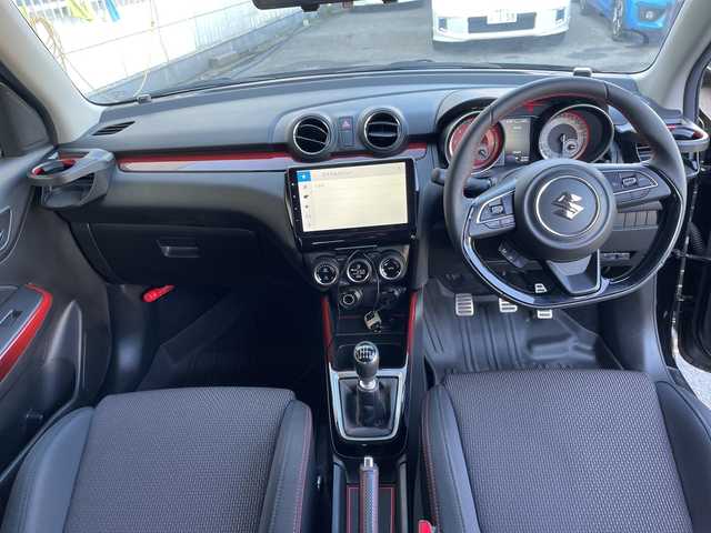 スズキ スイフト スポーツ 神奈川県 2023(令5)年 0.7万km スーパーブラックパール ワンオーナー/社外ナビ/プッシュスタート/スペアキー一本/ビルトインETC/クルーズコントロール/横滑り防止装置/デジタルルームミラー型ドライブレコーダー/前後ドライブレコーダー/運転席シートヒーター/電動格納ミラー/USB端子/LEDライト　フォグライト/社外モニター/Bluetooth接続/本革巻きステアリング
