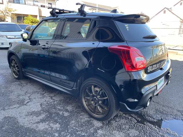 スズキ スイフト スポーツ 神奈川県 2023(令5)年 0.7万km スーパーブラックパール ワンオーナー/社外ナビ/プッシュスタート/スペアキー一本/ビルトインETC/クルーズコントロール/横滑り防止装置/デジタルルームミラー型ドライブレコーダー/前後ドライブレコーダー/運転席シートヒーター/電動格納ミラー/USB端子/LEDライト　フォグライト/社外モニター/Bluetooth接続/本革巻きステアリング