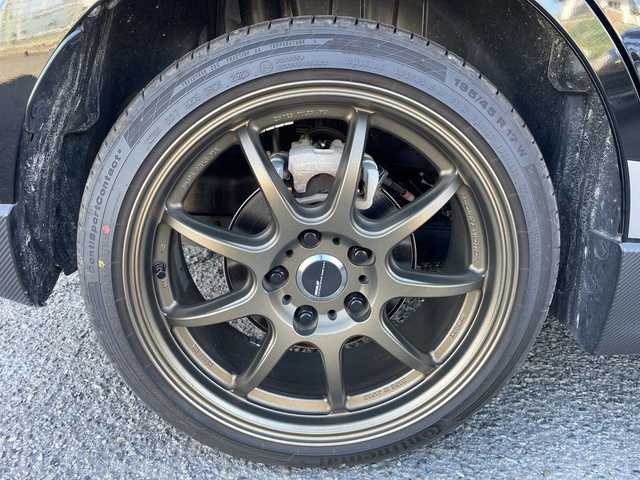 スズキ スイフト スポーツ 神奈川県 2023(令5)年 0.7万km スーパーブラックパール ワンオーナー/社外ナビ/プッシュスタート/スペアキー一本/ビルトインETC/クルーズコントロール/横滑り防止装置/デジタルルームミラー型ドライブレコーダー/前後ドライブレコーダー/運転席シートヒーター/電動格納ミラー/USB端子/LEDライト　フォグライト/社外モニター/Bluetooth接続/本革巻きステアリング