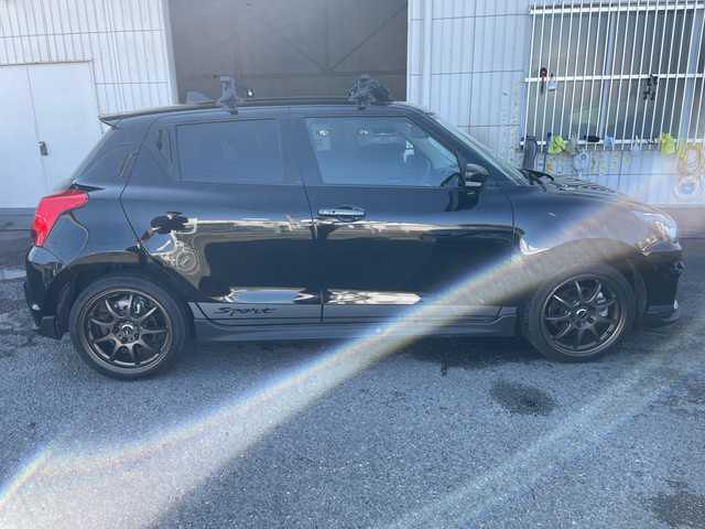 スズキ スイフト スポーツ 神奈川県 2023(令5)年 0.7万km スーパーブラックパール ワンオーナー/社外ナビ/プッシュスタート/スペアキー一本/ビルトインETC/クルーズコントロール/横滑り防止装置/デジタルルームミラー型ドライブレコーダー/前後ドライブレコーダー/運転席シートヒーター/電動格納ミラー/USB端子/LEDライト　フォグライト/社外モニター/Bluetooth接続/本革巻きステアリング