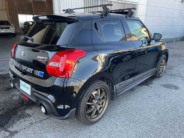 スズキ スイフト スポーツ 神奈川県 2023(令5)年 0.7万km スーパーブラックパール ワンオーナー/社外ナビ/プッシュスタート/スペアキー一本/ビルトインETC/クルーズコントロール/横滑り防止装置/デジタルルームミラー型ドライブレコーダー/前後ドライブレコーダー/運転席シートヒーター/電動格納ミラー/USB端子/LEDライト　フォグライト/社外モニター/Bluetooth接続/本革巻きステアリング