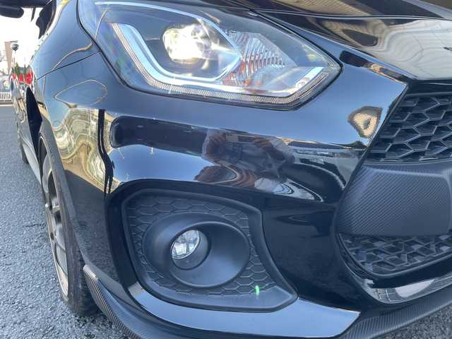 スズキ スイフト スポーツ 神奈川県 2023(令5)年 0.7万km スーパーブラックパール ワンオーナー/社外ナビ/プッシュスタート/スペアキー一本/ビルトインETC/クルーズコントロール/横滑り防止装置/デジタルルームミラー型ドライブレコーダー/前後ドライブレコーダー/運転席シートヒーター/電動格納ミラー/USB端子/LEDライト　フォグライト/社外モニター/Bluetooth接続/本革巻きステアリング