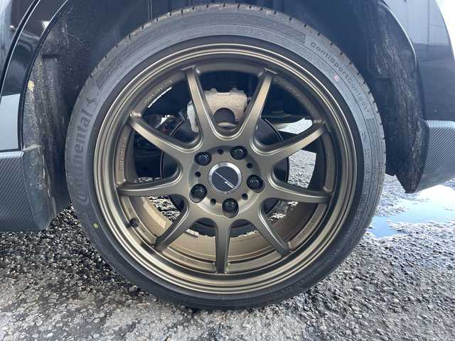 スズキ スイフト スポーツ 神奈川県 2023(令5)年 0.7万km スーパーブラックパール ワンオーナー/社外ナビ/プッシュスタート/スペアキー一本/ビルトインETC/クルーズコントロール/横滑り防止装置/デジタルルームミラー型ドライブレコーダー/前後ドライブレコーダー/運転席シートヒーター/電動格納ミラー/USB端子/LEDライト　フォグライト/社外モニター/Bluetooth接続/本革巻きステアリング