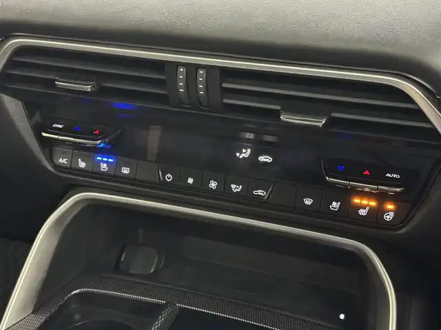 マツダ ＣＸ－６０ XD HV エクスクルーシブスポーツ 三重県 2022(令4)年 6万km マシーングレープレミアムM ディーゼルターボ・マイルドHV/4WD/MTモード付8AT/12.3型ナビ/（AM/FM/USB/HDMI/CarPlay/AndroidAuto/Bluetooth/TV）/360ビュー・モニター/BOSEサウンドシステム（12スピーカー）/ドライブレコーダー前後/ETC/i-ACTIVSENSE/・スマートブレーキサポート/・レーダークルーズコントロール/・クルージング&トラフィックサポート/・ドライバーモニタリング/・レーンキープアシストシステム/・ブラインドスポットモニタリング/・クロストラフィックアラート（前後）/・標識認識/など/装備/・【OP】ドライバー・パーソナライゼーション・システムパッケージ（ドラポジ自動調整機能）/・【OP】パノラマサンルーフ/・ナッパレザーシート/・シートヒーター（D/N/2nd）/・シートベンチレーション（D/N）/・パワーシート（Dメモリー付10way/N10way）/・電動チルト&テレスコステアリング/・ステアリングヒーター/・ヘッドアップディスプレイ/・AC100Vコンセント&USB充電ジャック&ワイヤレス充電/・LEDヘッドライト/・ダウンヒルアシストコントロール/・ハンズフリーパワーリフトゲート/・取/・スマートキーx2/など