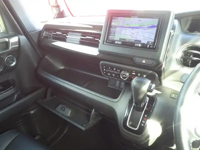 ホンダ Ｎ ＢＯＸ カスタム G L ターボ ホンダセンシング 千葉県 2020(令2)年 2.4万km プレミアムグラマラスブロンズP ホンダセンシング/・衝突軽減ブレーキ（CMBS）/・車線維持支援システム（LKAS）/・アダプティブクルーズコントロール（ACC）/・後方誤発進抑制機能/・誤発進抑制機能/両側パワースライドドア/ハーフレザーシート/前席シートヒーター/社外メモリーナビ/地デジTV/【DVD/CD再生機能　Bluetooth接続】/バックカメラ/革巻きステアリング/パドルシフト/ETC/LEDヘッドライト/フォグライト/ウインカーミラー/リアコーナーセンサー/純正15インチアルミホイル/サイド/カーテンエアバッグ/Honda スマートキー