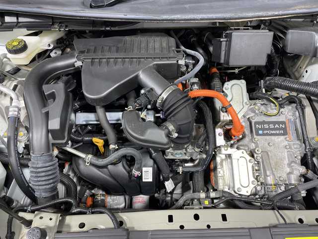 日産 オーラ G 神奈川県 2022(令4)年 0.8万km ピュアホワイトパール 純正9型ナビ/(CD/DVD/SD/USB/BT/フルセグTV)/全周囲カメラ/全方位運転支援システム/インテリジェントルームミラー/半革シート/プッシュスタート/スマートキー/ビルトインETC/LEDオートライト/前後ドライブレコーダー/純正17インチアルミホイール/新車時保証書/取扱説明書/スペアキー