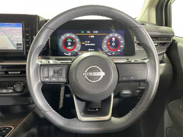 日産 オーラ G 神奈川県 2022(令4)年 0.8万km ピュアホワイトパール 純正9型ナビ/(CD/DVD/SD/USB/BT/フルセグTV)/全周囲カメラ/全方位運転支援システム/インテリジェントルームミラー/半革シート/プッシュスタート/スマートキー/ビルトインETC/LEDオートライト/前後ドライブレコーダー/純正17インチアルミホイール/新車時保証書/取扱説明書/スペアキー