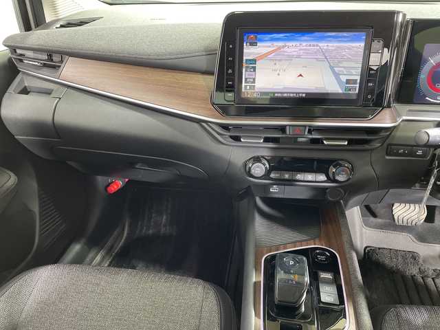 日産 オーラ G 神奈川県 2022(令4)年 0.8万km ピュアホワイトパール 純正9型ナビ/(CD/DVD/SD/USB/BT/フルセグTV)/全周囲カメラ/全方位運転支援システム/インテリジェントルームミラー/半革シート/プッシュスタート/スマートキー/ビルトインETC/LEDオートライト/前後ドライブレコーダー/純正17インチアルミホイール/新車時保証書/取扱説明書/スペアキー