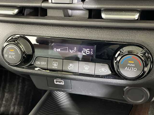 日産 オーラ G 神奈川県 2022(令4)年 0.8万km ピュアホワイトパール 純正9型ナビ/(CD/DVD/SD/USB/BT/フルセグTV)/全周囲カメラ/全方位運転支援システム/インテリジェントルームミラー/半革シート/プッシュスタート/スマートキー/ビルトインETC/LEDオートライト/前後ドライブレコーダー/純正17インチアルミホイール/新車時保証書/取扱説明書/スペアキー